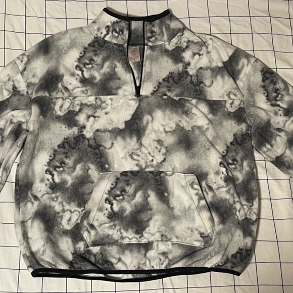 Sweatshirt - Picture 2 of 4